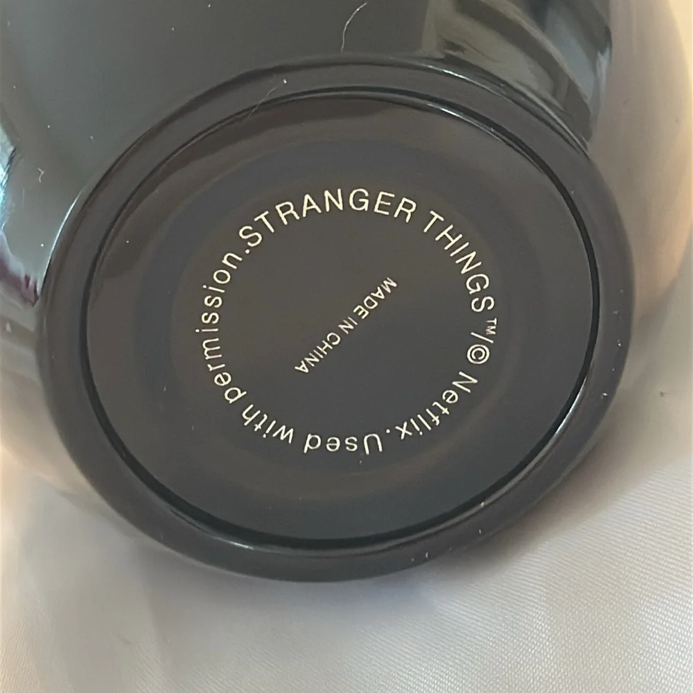 Stranger Things Tumbler Wine Glass Netflix Short Cup 13.53 Oz‎ NEW